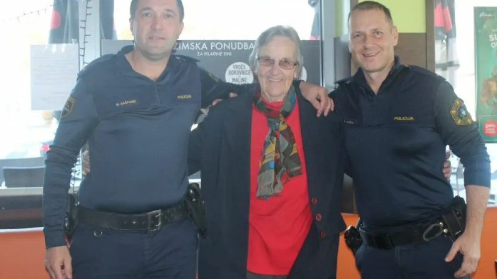 Policista re&scaron;ila življenje starej&scaron;i občanki. 