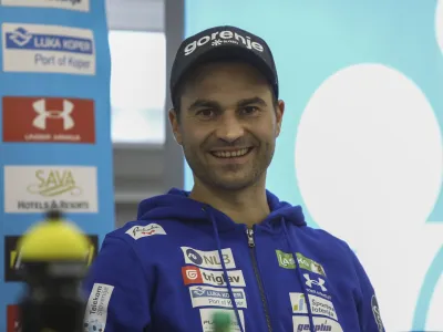 Robert Hrgota: Ob tak&scaron;nih dogodkih, ko fantje iz ozadja ne dosegajo pravih rezultatov, je največja skrb vsakega trenerja, da bi tudi najbolj&scaron;i nekako zaspali, ker ni naravne selekcije. Na srečo se pri teh fantih v A reprezentanci to ni za bati. Njim ne zadostuje le to, da tekmujejo na tekmah svetovnega pokala, ampak želijo biti najbolj&scaron;i na svetu, zato so celo poletje zelo zavzeto trenirali. F Luka Cjuha