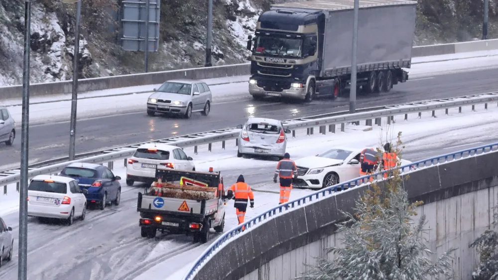 27.11.2023., Klis - Na podrucju Dalmatinske zagore od jutros pada snijeg. Photo: Ivo Cagalj/PIXSELL
