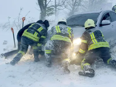 Emergency workers release a car which stuck in snow during a heavy snow storm in Odesa region, Ukraine in this handout picture released November 27, 2023. Press service of the State Emergency Service of Ukraine in Odesa region/Handout via REUTERS ATTENTION EDITORS - THIS IMAGE HAS BEEN SUPPLIED BY A THIRD PARTY. DO NOT OBSCURE LOGO.
