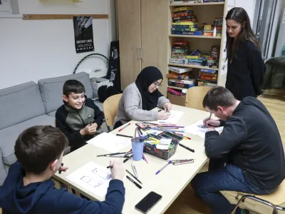 - 30.11.2023 &ndash; Mladi Zmaji, delavnica delanja tatujev //FOTO: Jaka Gasar