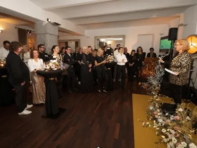 Zbrane je na Lidlovem dogodku nagovorila tudi someljejka, vinska akademkinja in direktorica Gault & Millau Slovenija Mira &Scaron;emić, ki je predstavila osnove pravilnega spajanja hrane in vina.