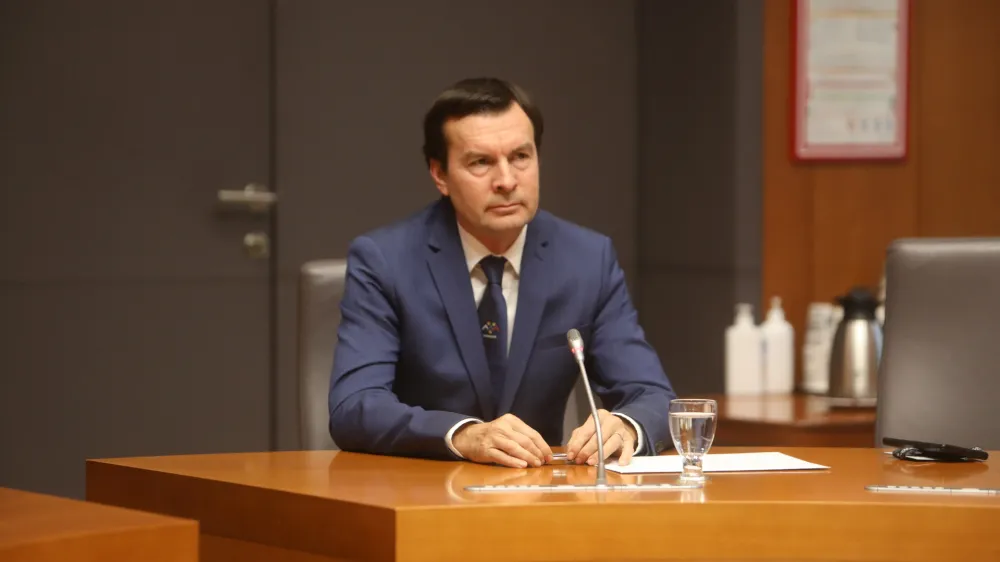 Uro&scaron; Urbanija, nekdanji direktor vladnega urada za komuniciranje - 15.11.2023 - preiskovalna komisija DZ, ki preiskuje sume nezakonitega financiranja političnih strank - delno zaprta seja - zasli&scaron;ali nekdanjega direktorja vladnega urada za komuniciranje Uro&scaron;a Urbanijo in se dogovorili o delu; //FOTO: Bojan Velikonja