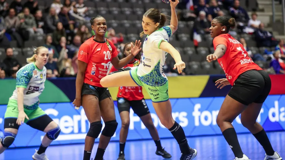 Ana ABINA, rokomet, Slovenija, Angola, SP za ženske Stelvia De Jesus PASCOAL, Dolores Palmira Lingombe Do ROSARIO, Slovenia vs. Angola, IHF 2023 Women's World Championship - DENMARK, NORWAY, SWEDEN,, STAVANGER, NORWAY, 02.12.2023., Mandatory Credit &copy; Damir Sencar / kolektiff Slovenija