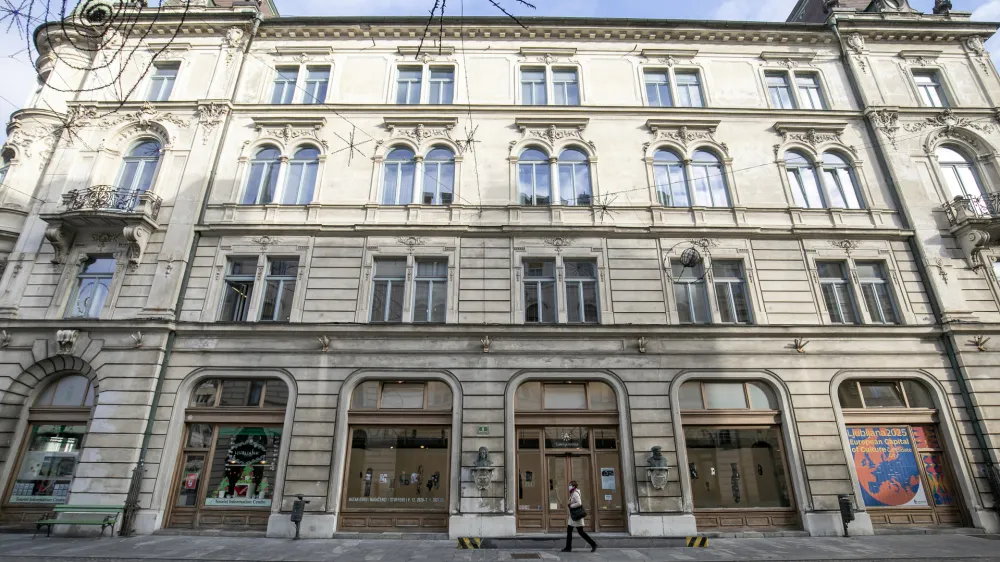 Sekretariat ljubljanske mestne uprave je letos največ prostih delovnih mest posku&scaron;al zapolniti na oddelku za gospodarske dejavnosti in promet, mestnem redarstvu ter oddelku za urejanje prostora.&nbsp;