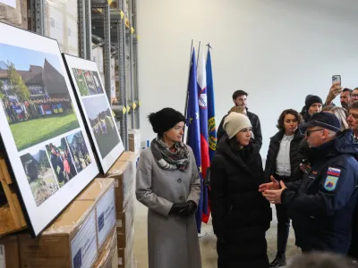 Ogled razstave.generalni direktor Uprave RS za za&scaron;čito in re&scaron;evanje Leon Behinministrica za zunanje in evropske zadeve Tanja Fajonnem&scaron;ka zunanja ministrica Annalena Baerbock - 05.12.2023 - Državni logistični center Roje, Obvozna cesta 112 - obisk nem&scaron;ke ministrice za zunanje zadeve - ogled logističnega centra - //FOTO: Bojan Velikonja
