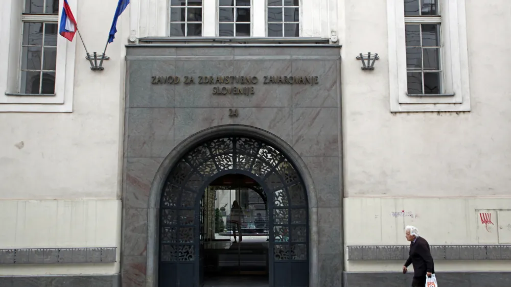 - Zavod za zdravstveno zavarovanje Slovenije (ZZZS), Miklo&scaron;ičeva cesta 24 v Ljubljani - stavba //FOTO: Jaka Gasar