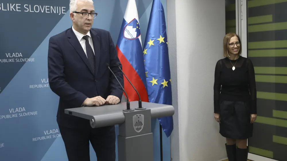 Glavni izvr&scaron;ni direktor Gospodarske zbornice Slovenije Mitja Goren&scaron;ček in ministrica za zdravje Valentina Prevolnik Rupel- 06.12.2023 - Srečanje predsednika vlade Roberta Goloba s predstavniki gospodarskih združenj in organizacij, na katerem bodo razpravljali o predlogu zakona o nujnih ukrepih na področju zdravstvenega varstva. //FOTO: Luka Cjuha