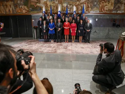 predsednik vlade dr. Robert Golob - nova preoblikovana vlada z 20 ministri - skupinska fotografija - ministri<br><br>- 24.01.2023 - Državni zbor - redna seja DZ s poslanskimi vpra&scaron;anji predsedniku vlade Robertu Golobu in potrjevanje devetih ministrskih kandidatov<br><br> <br><br>//FOTO: Luka Cjuha