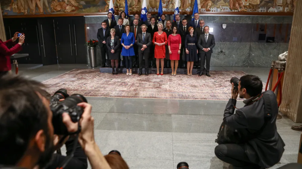 predsednik vlade dr. Robert Golob - nova preoblikovana vlada z 20 ministri - skupinska fotografija - ministri<br><br>- 24.01.2023 - Državni zbor - redna seja DZ s poslanskimi vpra&scaron;anji predsedniku vlade Robertu Golobu in potrjevanje devetih ministrskih kandidatov<br><br> <br><br>//FOTO: Luka Cjuha