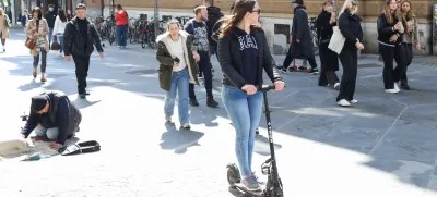 Eno od priporočil na podlagi avstrijske študije je, da bi električne skiroje na območjih za pešce prepovedali.