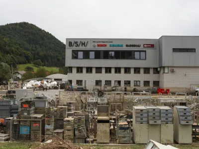 - BSH, Hi&scaron;ni aparati d.o.o. Nazarje - odpravljanje posledic poplav &ndash; sanacija &scaron;kode  - 09.08.2023 - Najhuj&scaron;a naravna ujma v zgodovini Slovenije - prizadeti dve tretjini države - ujma - poplave &ndash; zemeljski plazovi &ndash; neurja -  //FOTO: Bojan Velikonja