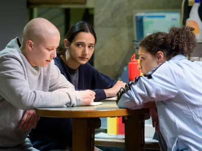 Prizor iz prihajajočega celovečernega filma Fantasy režiserke Kukle. Na sliki je igralski trio, in sicer (od leve proti desni) Mia Skrbinac, Sarah Al Saleh in Mina Milovanović.&nbsp;