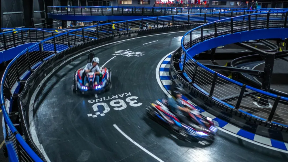 Ensol 360 je specialist na področju večnivojskega kartinga kot atrakcije za &scaron;ir&scaron;o javnost. F Ensol 360