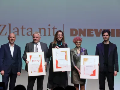 predstavniki zmagovalnih podjetij Andrej Orožen (Dewesoft), <br>Jana Erjavec (Biosistemika), <br>Marta Kelvi&scaron;ar (Adria Dom) <br><br><br>Zlata nit 2022<br><br>//FOTO: Bojan Velikonja