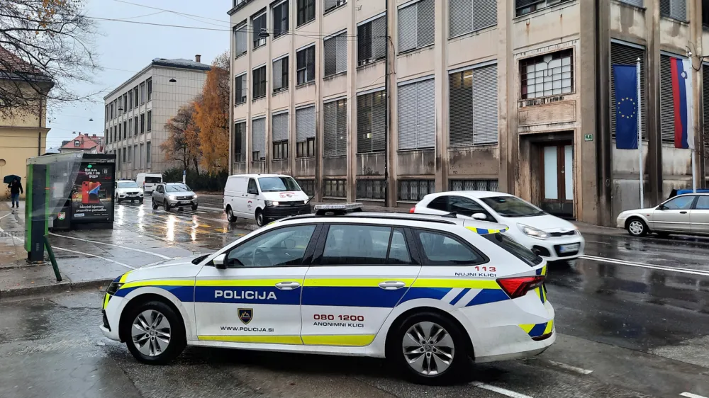 - 13.12.2023 -&nbsp;Fakulteta za farmacijo UL,&nbsp;A&scaron;kerčeva cesta&nbsp;7 &ndash; intervencija ob nenavadnem vonju v centru Ljubljane - uhajanje plina &ndash;&nbsp;//FOTO: Luka Cjuha