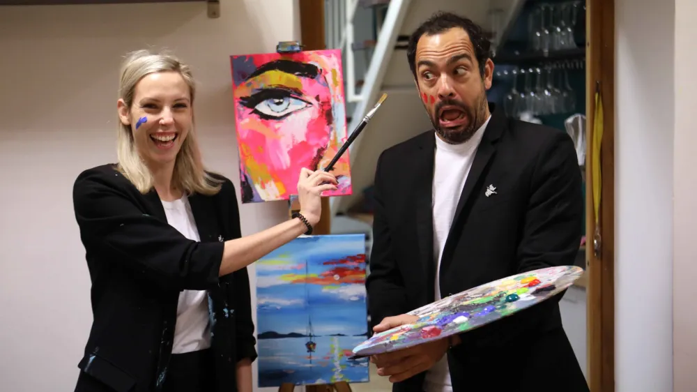 &Scaron;pela Vizjak in Vasja Stojanovski sta zasnovala ustvarjalni in družabni program Arty Party.&nbsp;