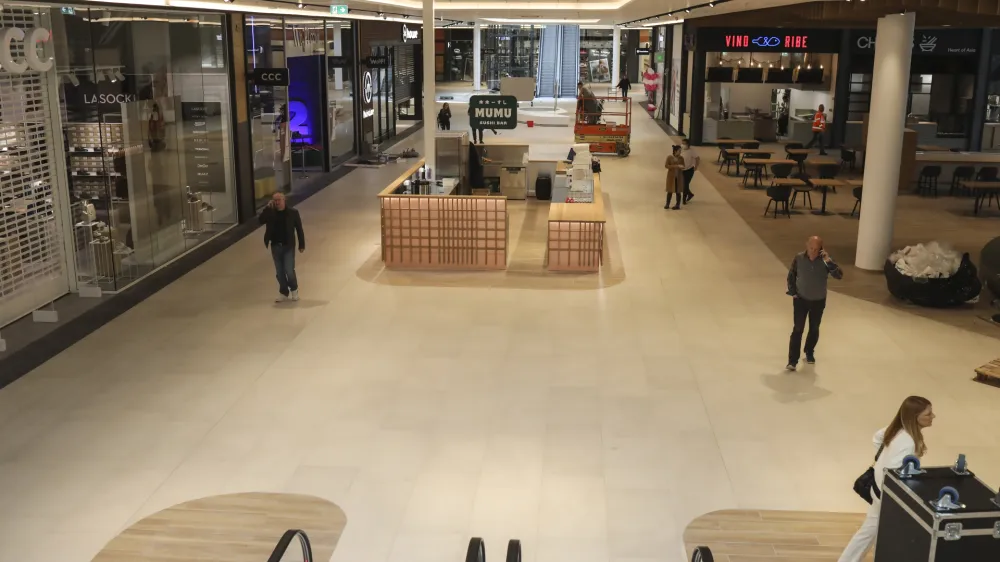 - 06.04.2022 - Nakupovalni center Supernova Ljubljana Rudnik &ndash; otvoritev novega raz&scaron;irjenega nakupovalnega centra na dodatnih 20.000 m&sup2; povr&scaron;ine - 50 novih prodajaln, 19 restavracij in barov v dveh nadstropjih, fitnes, dva zabavi&scaron;čna parka, ter 7 najsodobnej&scaron;ih kinodvoran. //FOTO: Jaka Gasar