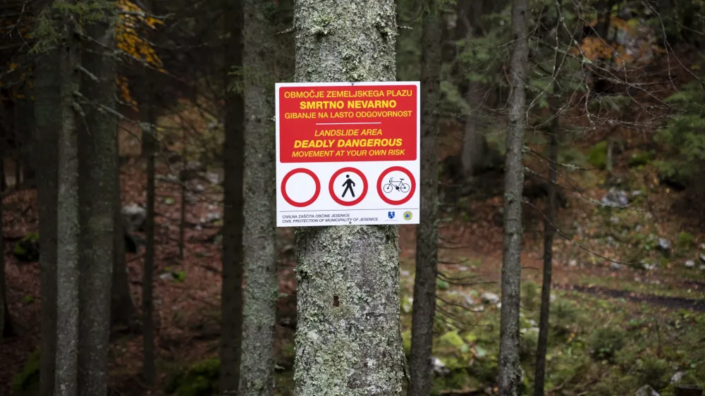 Plazovito območje nad Koro&scaron;ko Belo - 30.10.2023 &ndash; Nevarnost plazov v Sloveniji.  //FOTO: Nik Erik NeubauerOPOMBA: REPORTAŽA ZA OBJEKTIV 2023