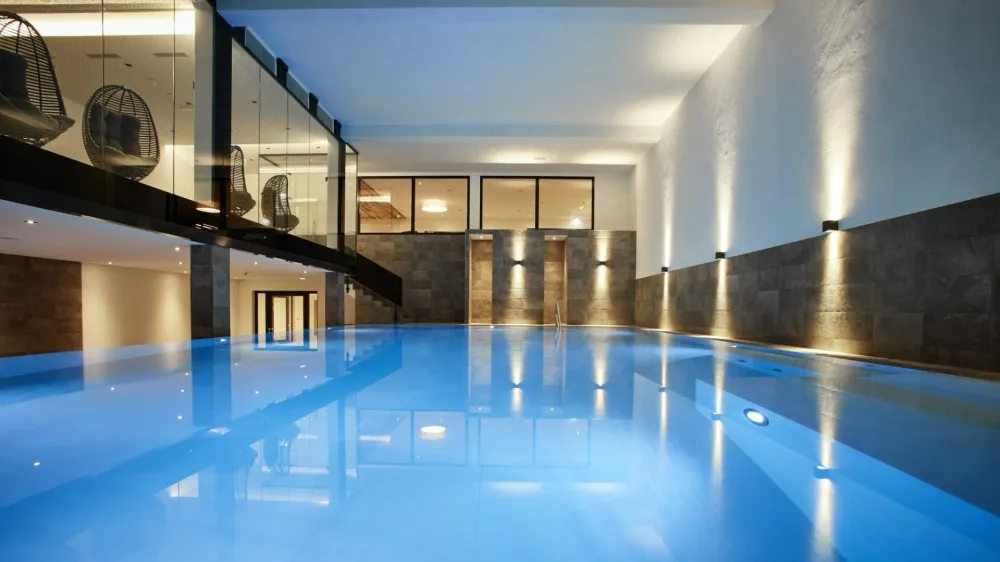 Po smučanju se &scaron;e kako prileže spro&scaron;čanje v savni ali v hotelskem bazenu. F Das Tauernherz