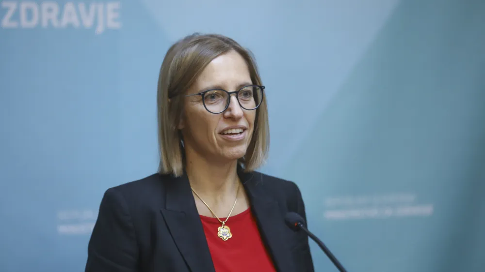 nova ministrica za zdravje dr. Valentina Prevolnik Rupel,- 16.10.2023 &ndash; Ministrstvo za zdravje - primopredajo poslov med dr. Robertom Golobom, ki je začasno opravljal funkcijo ministra za zdravje, in novo ministrico za zdravje dr. Valentino Prevolnik Rupel, //FOTO: Luka Cjuha