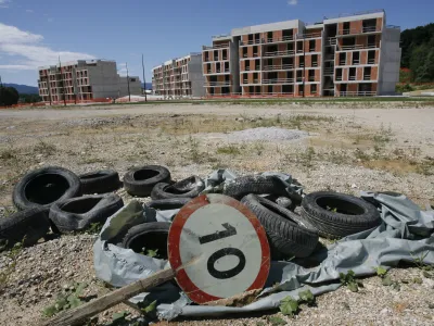 simbolična fotografija, zapu&scaron;čeno gradbi&scaron;če, stečaj gradbeni&scaron;tvo- Gradnja stanovanjske soseske Brdo, funkcionalna enota F5 -//FOTO: Tomaž Skale
