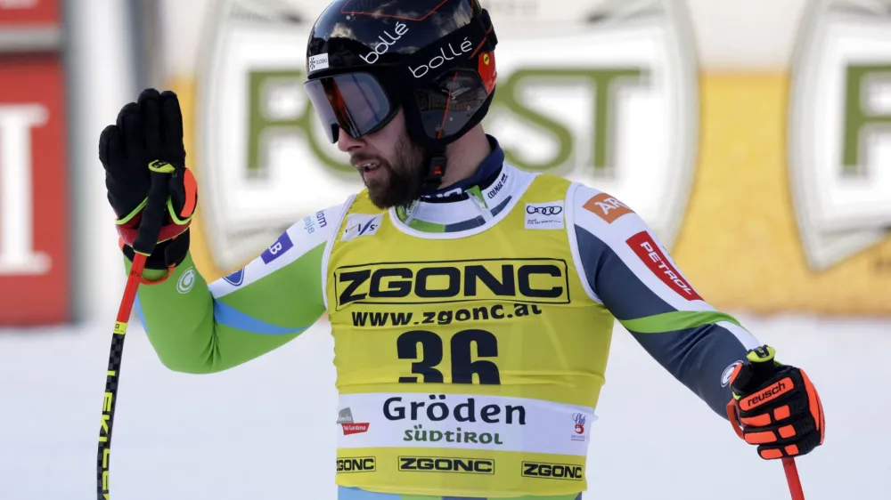 Martin Čater je večino zaostanka za najhitrej&scaron;imi pridobil v zgornjem delu proge Saslong ter na superveleslalomu zasedel 26. mesto. Foto: Reuters