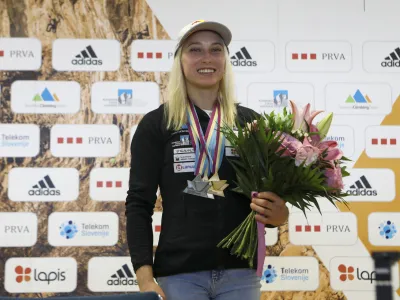 Janja Garnbret je na svetovnem prvenstvu v Bernu osvojila zlato medaljo v kombinaciji, ki ji je prinesla vstopnico za olimpijske igre Pariz 2024.- 16.08.2023 &ndash; Planinska zveza Slovenije - novinarska konferenca po vrnitvi reprezentance iz svetovnega prvenstva v Bernu v &Scaron;vici. //FOTO: Luka Cjuha