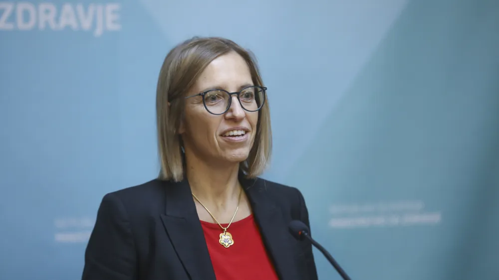 nova ministrica za zdravje dr. Valentina Prevolnik Rupel,- 16.10.2023 &ndash; Ministrstvo za zdravje - primopredajo poslov med dr. Robertom Golobom, ki je začasno opravljal funkcijo ministra za zdravje, in novo ministrico za zdravje dr. Valentino Prevolnik Rupel, //FOTO: Luka Cjuha