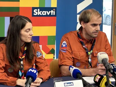 Ljubljana, Skavtska hisa.<br>Novinarska konferenca Zdruzenja slovenskih katoliskih skavtinj in skavtov, na kateri sta nacelnika Tjasa Susin in Nejc Kurbus spregovorila o sumu kaznivega dejanja zoper spolno nedotakljivost mladoletnih oseb zoper enega izmed prostovoljcev ZSKSS.