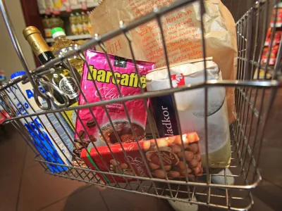 - osnovna živila - družinska ko&scaron;arica minimalnih življenjskih stro&scaron;kov - //FOTO: Matej Pov&scaron;e