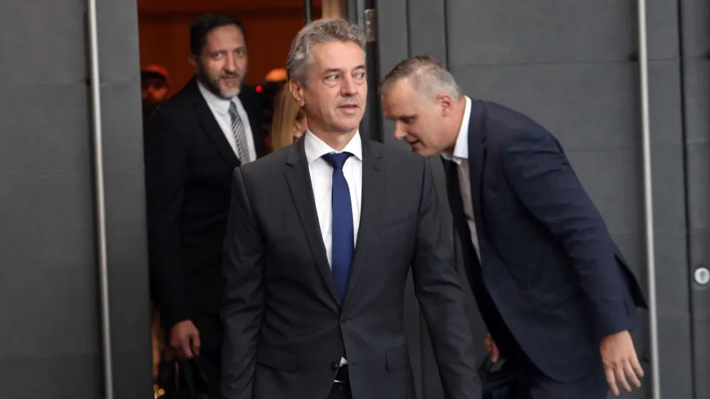 predsednik vlade Robert Golob minister za finance Klemen Bo&scaron;tjančič, - 09.10.2023 &ndash; Državni zbor - izredna seja DZ, na kateri sta premier in finančni minister predstavila predlog državnih proračunov za prihodnji dve leti, //FOTO: Tomaž Skale