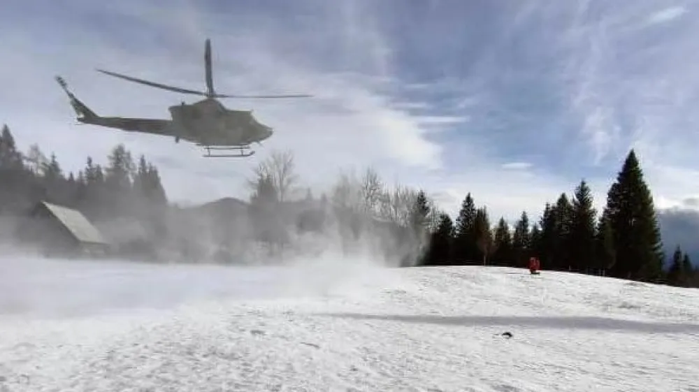 Tri gornike je na Toscu odnesel plaz. Dva sta bila po&scaron;kodovana. 
