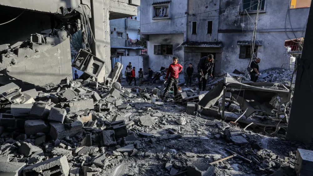 03 January 2024, Palestinian Territories, Rafah: Palestinians inspect a damaged house after an Israeli air strike on a house belonging to the Al-Nahhal family in the city of Rafah in the southern Gaza Strip. Three people were killed, including the personal companion of Hamas leader Yahya Sinwar. Photo: Abed Rahim Khatib/dpa