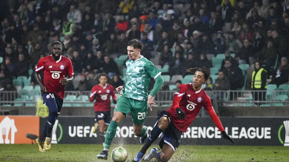 Po novembrski tekmi med Olimpijo in francoskim Lillom je postalo jasno, da stoženska zelenica nujno potrebuje sanacijo, saj je bolj kot na nogometno igri&scaron;če spominjala na razmočen in blaten travnik.&nbsp;