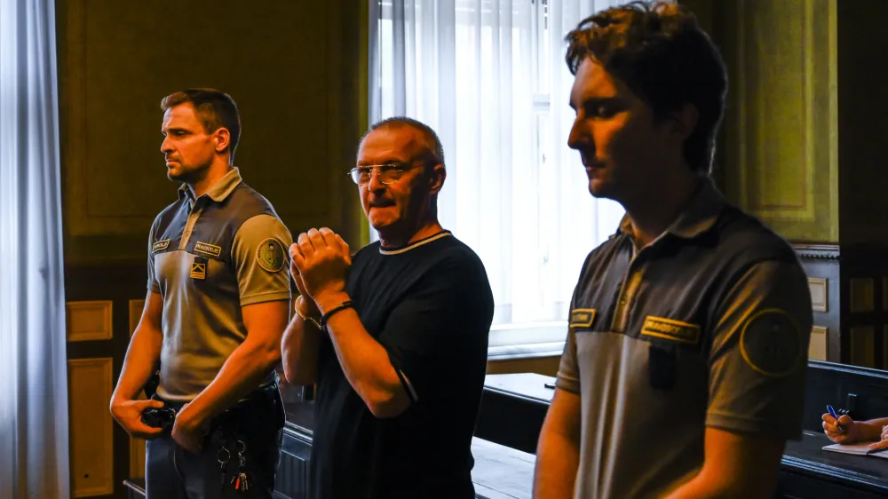 Marjan Elemir Rozman obtožbo o dveh poskusih uboja odločno zanika.&nbsp;