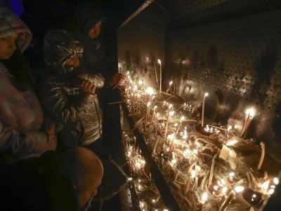 Pravoslavni božič- 06.01.2024 &ndash; Pravoslavni verniki danes obeležujejo t. i. badnji dan, ko bodo v cerkvah prevzeli badnjake, to je slamo in hrastove veje, ter jih odnesli domov in zažgali. //FOTO: Luka Cjuha