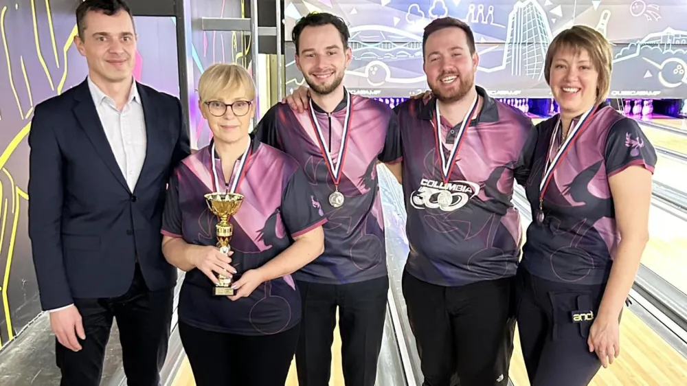 Predsednica države Nata&scaron;a Pirc Musar je postala državna podprvakinja v bovlingu v konkurenci me&scaron;anih ekip. F facebook