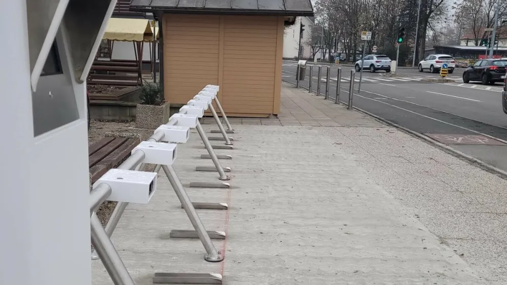 V &scaron;ir&scaron;em sredi&scaron;ču Domžal bodo na desetih postajah na voljo kolesa, ki si jih bo mogoče izposoditi vse dni v tednu in ob vsakem času.&nbsp;