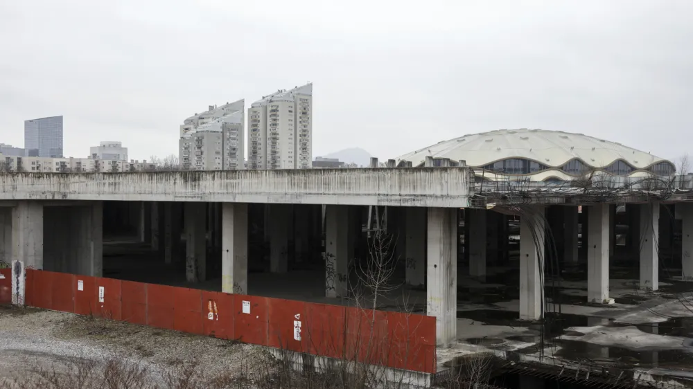 - 08.01.2024 &ndash; Center Stožice - nedokončani trgovski del Stožic je Družba Rastoder prodala družbi MG Mind iz Bosne in Hercegovine  //FOTO: Jaka Gasar