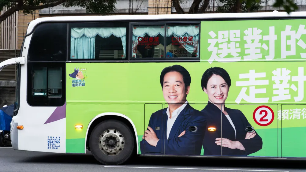 Taiwan, Taipei, 2024/01/05. On a bus, a poster of Democratic Progressive Party (DPP) candidate Lai Ching-Te (William Lai) with his co-candidate Hsiao Bi-Khim in Taiwan s presidential election to be held on Saturday January 13, 2024. Photograph by Jimmy Beunardeau / Hans Lucas. Taiwan, Taipei, 05/01/2024. Sur un bus, une affiche du candidat du Parti democrate progressiste (PDP) Lai Ching-Te (William Lai) avec sa colistiere Hsiao Bi-Khim lors de l election presidentielle de Taiwan qui se tiendra le samedi 13 janvier 2024. Photographie de Jimmy Beunardeau / Hans Lucas.