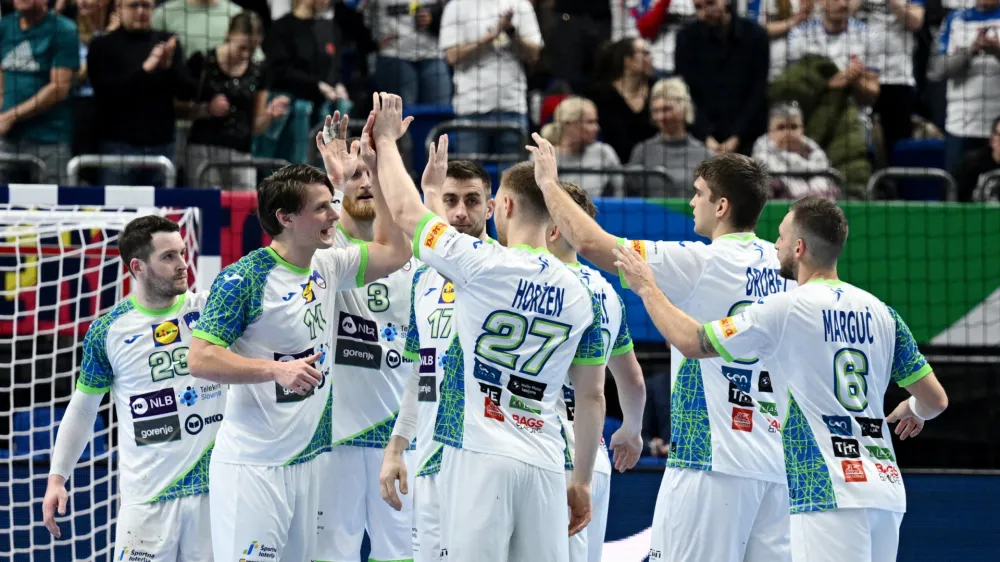 Handball - EHF 2024 Men's European Handball Championship - Preliminary Round - Group D - Slovenia v Faroe Islands - Mercedes-Benz Arena, Berlin, Germany - January 11, 2024 Slovenia players high five as they celebrate after the match REUTERS/Annegret Hilse