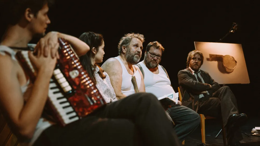 Pohorski bataljon, režija Jernej Lorenci, MGL in Mestno gledali&scaron;če Ptuj, 2023-2024