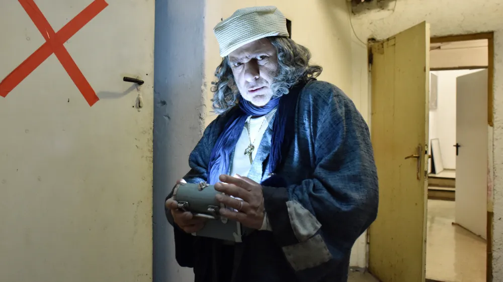 Grabežljivi in skopu&scaron;ki Harpagon bo po stotih letih zopet na odru SNG Drame, obudil pa ga bo igralec Bojan Emer&scaron;ič.&nbsp;