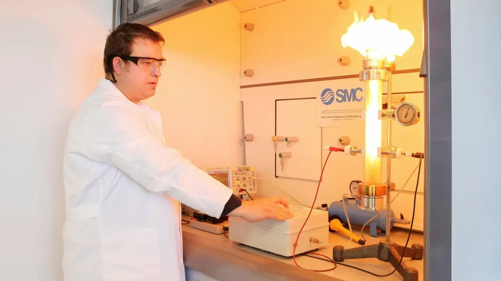 Posledice nezgod na delovnem mestu so danes bistveno resnej&scaron;e kot v preteklosti, opozarjajo na ljubljanski fakulteti za kemijo in kemijsko tehnologijo.&nbsp;