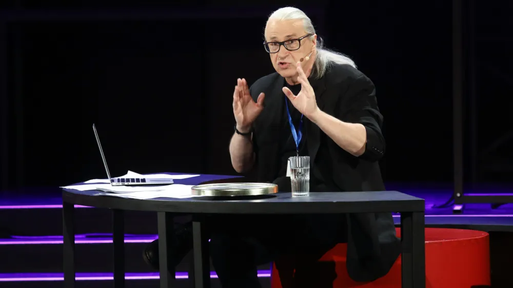 Marcel &Scaron;tefančič- 09.05.2022 &ndash; Oddaja Studio City v Slovenskem mladinskem gledali&scaron;ču - Dan zmage z Marcelom - nekdanjega voditelja oddaje Studio City na RTV Marcela &Scaron;tefančiča ter njegove goste in kolumniste je gostil oder Slovenskega mladinskega gledali&scaron;ča.  //FOTO: Luka Cjuha