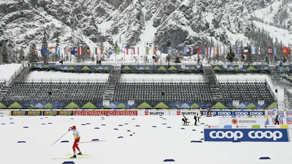 - prazna tribuna za navijače tekačev na smučeh<br><br>- 28.02.2023 &ndash; Planica - plani&scaron;ki prostovoljci - 43. Svetovno prvenstvo v nordijskem smučanju PLANICA 2023<br><br> <br><br>//FOTO: Nik Erik Neubauer