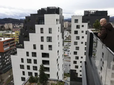 Prvi kupci so že konec lanskega decembra prevzeli ključe kupljenih stanovanj v soseski Kvartet.&nbsp;