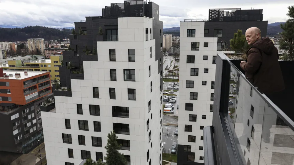 Prvi kupci so že konec lanskega decembra prevzeli ključe kupljenih stanovanj v soseski Kvartet.&nbsp;