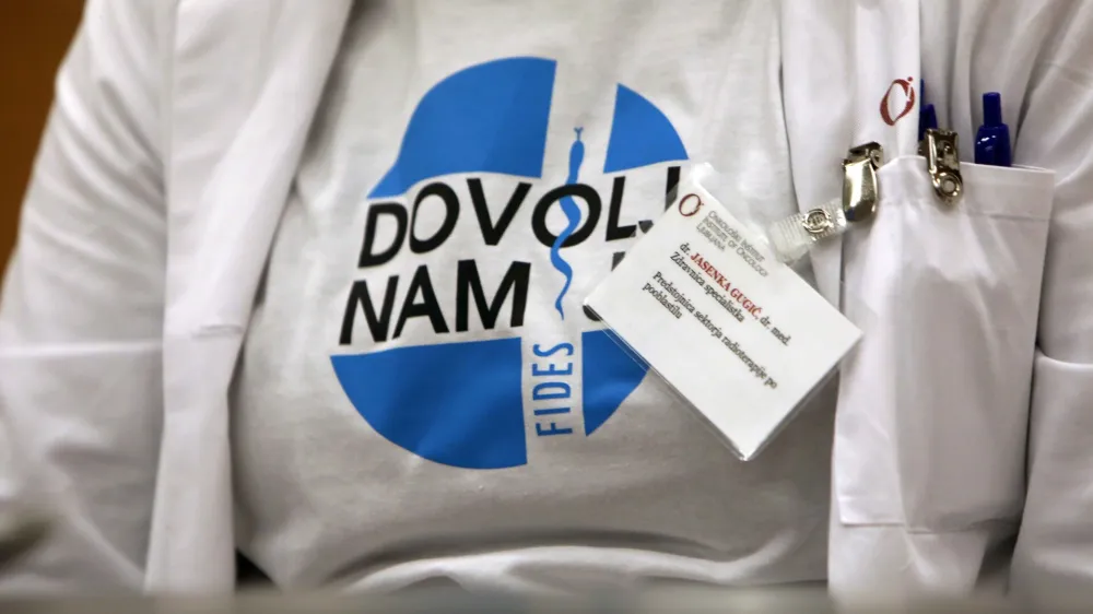 - 15.01.2024 - stavka Sindikata zdravnikov in zobozdravnikov Slovenije &ndash; protest zaradi neuresničenih zavez vlade iz že sklenjenih sporazumov - zbor zaposlenih na Onkolo&scaron;kem in&scaron;titutu Ljubljana//FOTO: Tomaž Skale